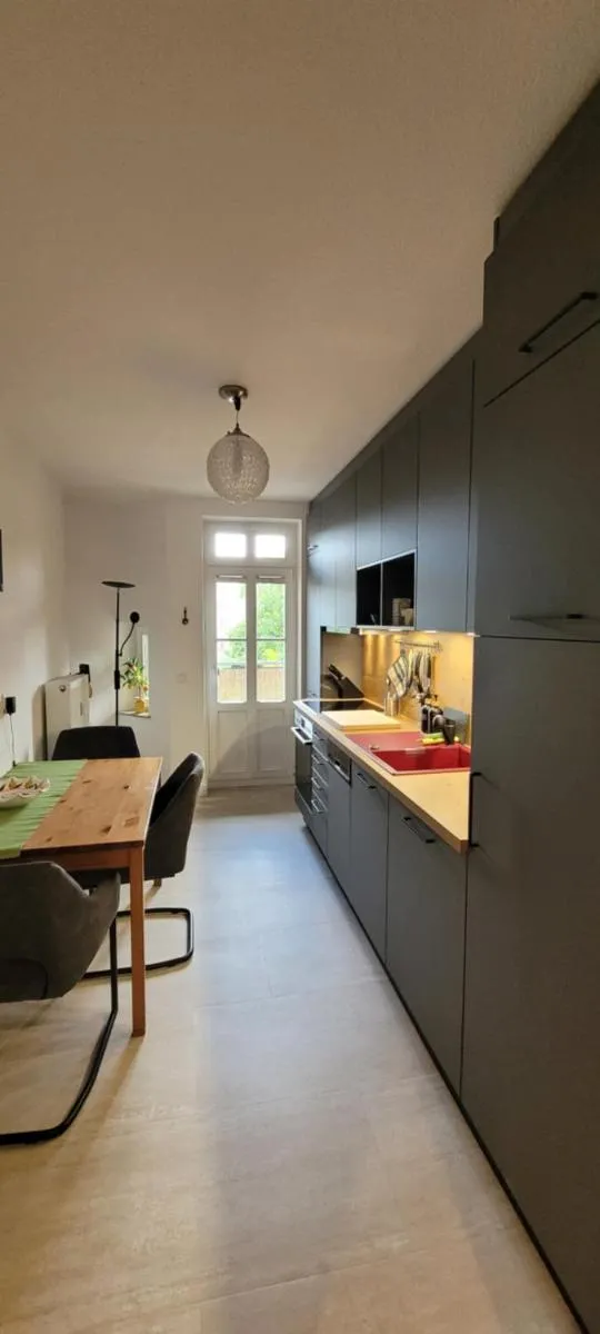 Image 2 of Air-conditioned apartment in a great location with balcony