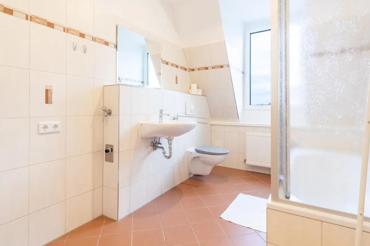 Image 2 of Big apartments, big bathrooms, single beds, perfect for groups