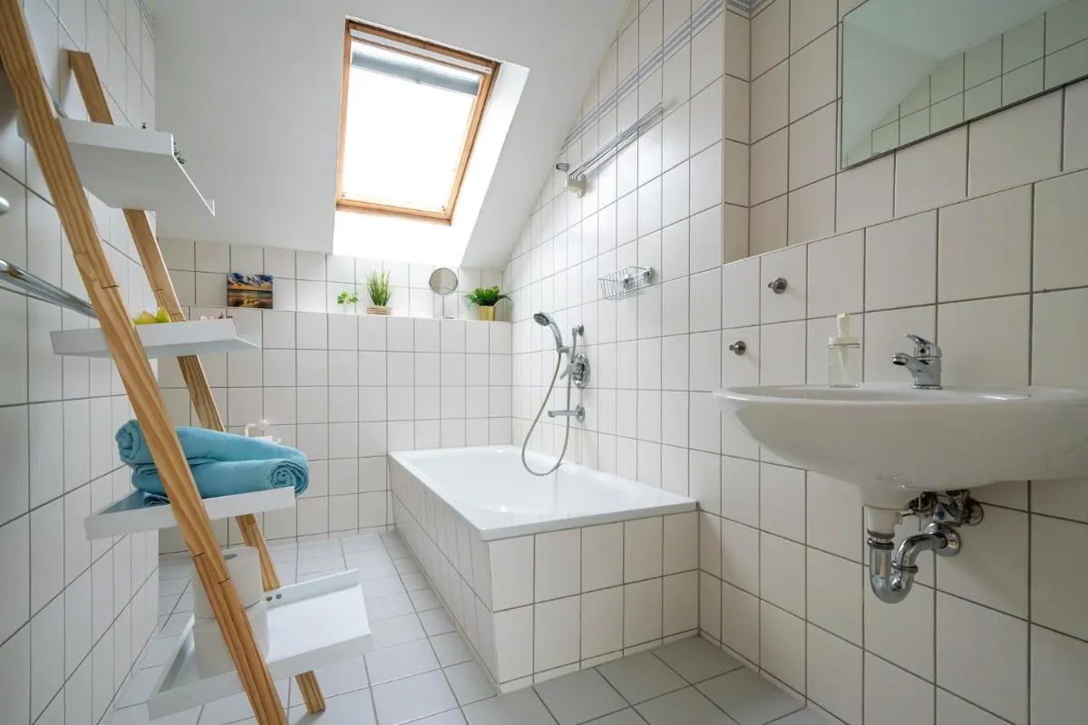 Image 2 of Blue Chili 99 – Großzügiges Loft WLAN Boxspringbett bis 4 Pers