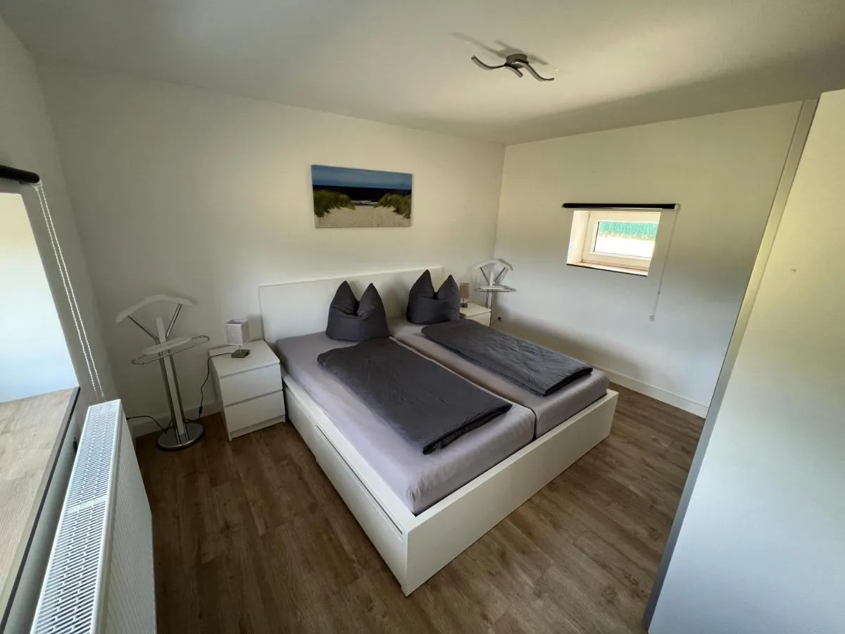 Image 1 of Bungalow 4 Schlafzimmer 8 Personen Parkplatz Grundstück Garten