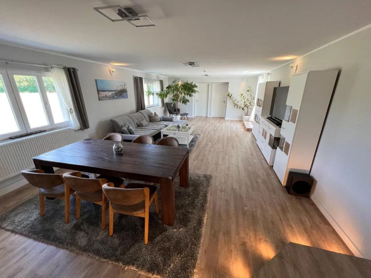 Image 3 of Bungalow 4 Schlafzimmer 8 Personen Parkplatz Grundstück Garten