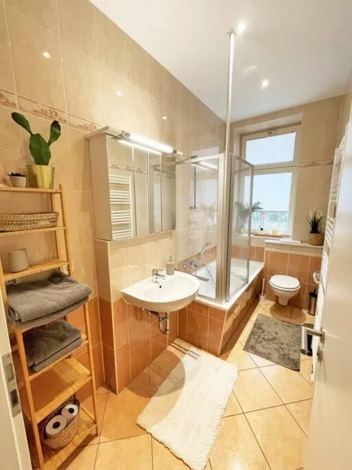 Image 3 of CASARINA – Charmante Wohnung direkt am Zoo mit Sauna