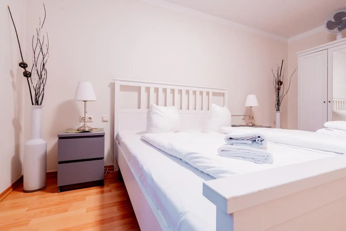 Image 1 of City Park Apartments – #11-12 – Apartments mit Ambiente am Park