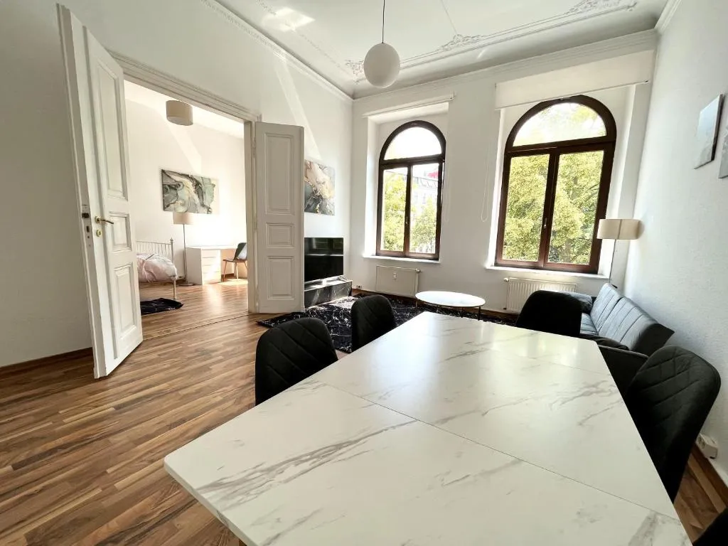 Image of Direkt an der Arena, Waldstraße