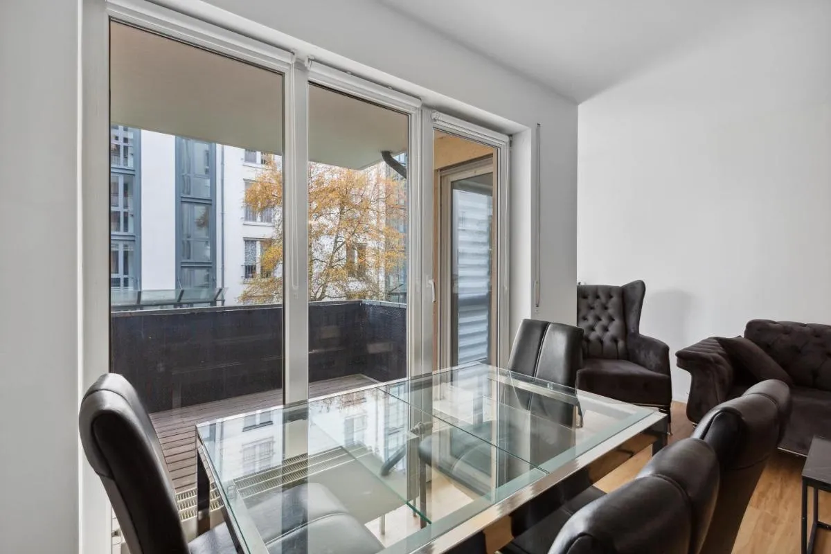 Image 3 of Eindrucksvolle Zwei-Zimmer-Wohnung mit Balkon und großer Küche