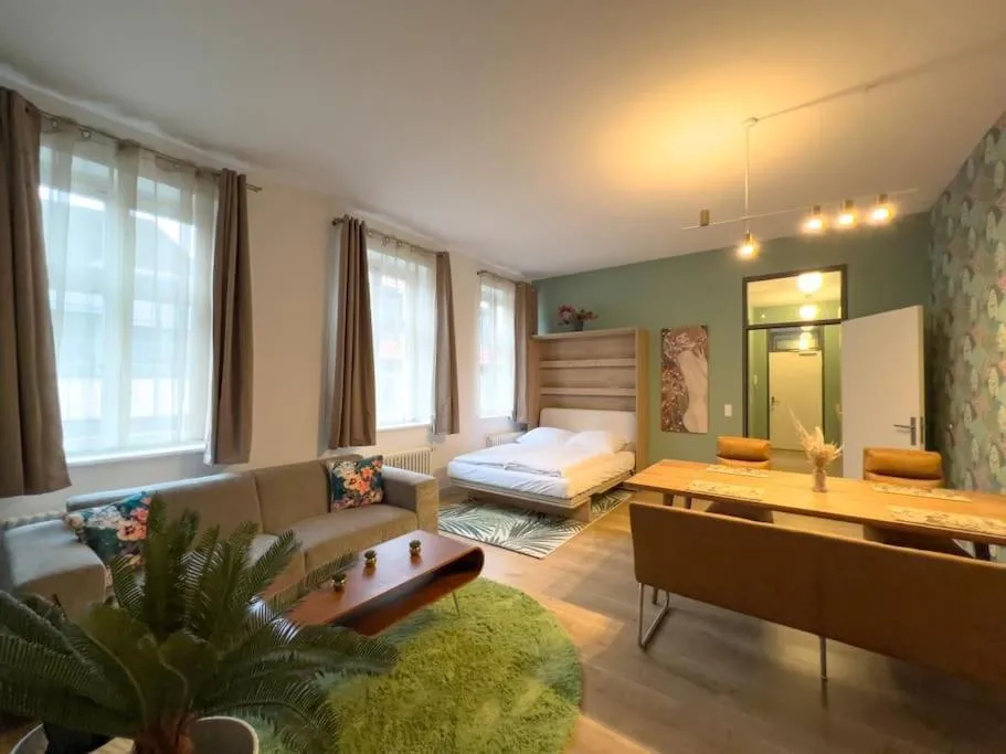 Image 1 of Exklusives Leipzig City Apartment Flowers