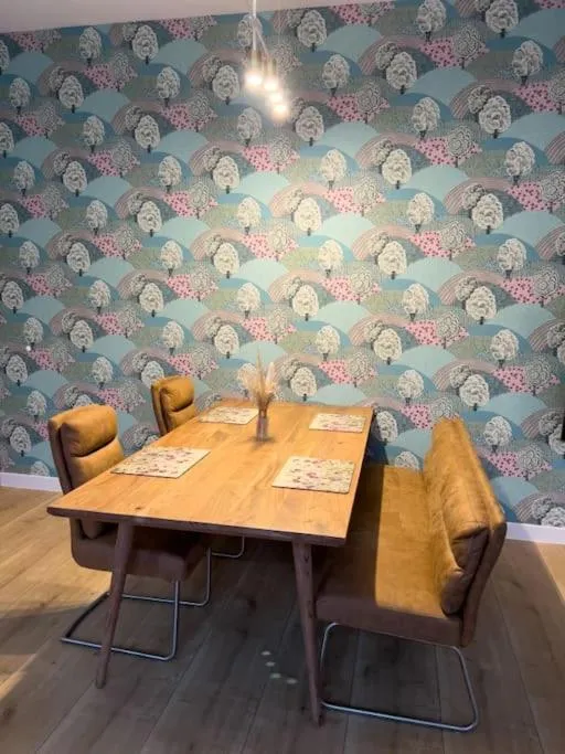 Image 4 of Exklusives Leipzig City Apartment Flowers