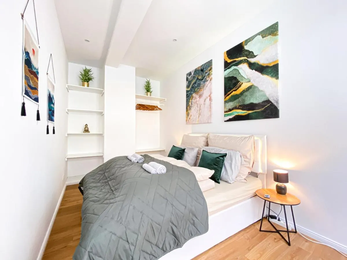 Image 2 of Freundliche Ferienwohnung mit Regendusche, Küche, Waschmaschine&Trockner, TV, WLAN