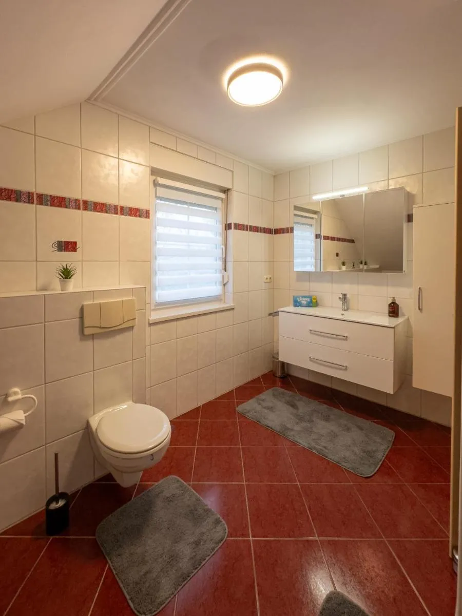 Image 4 of Ganzes Ferienhaus in Leipzig mit Garage und Fußbodenheizung