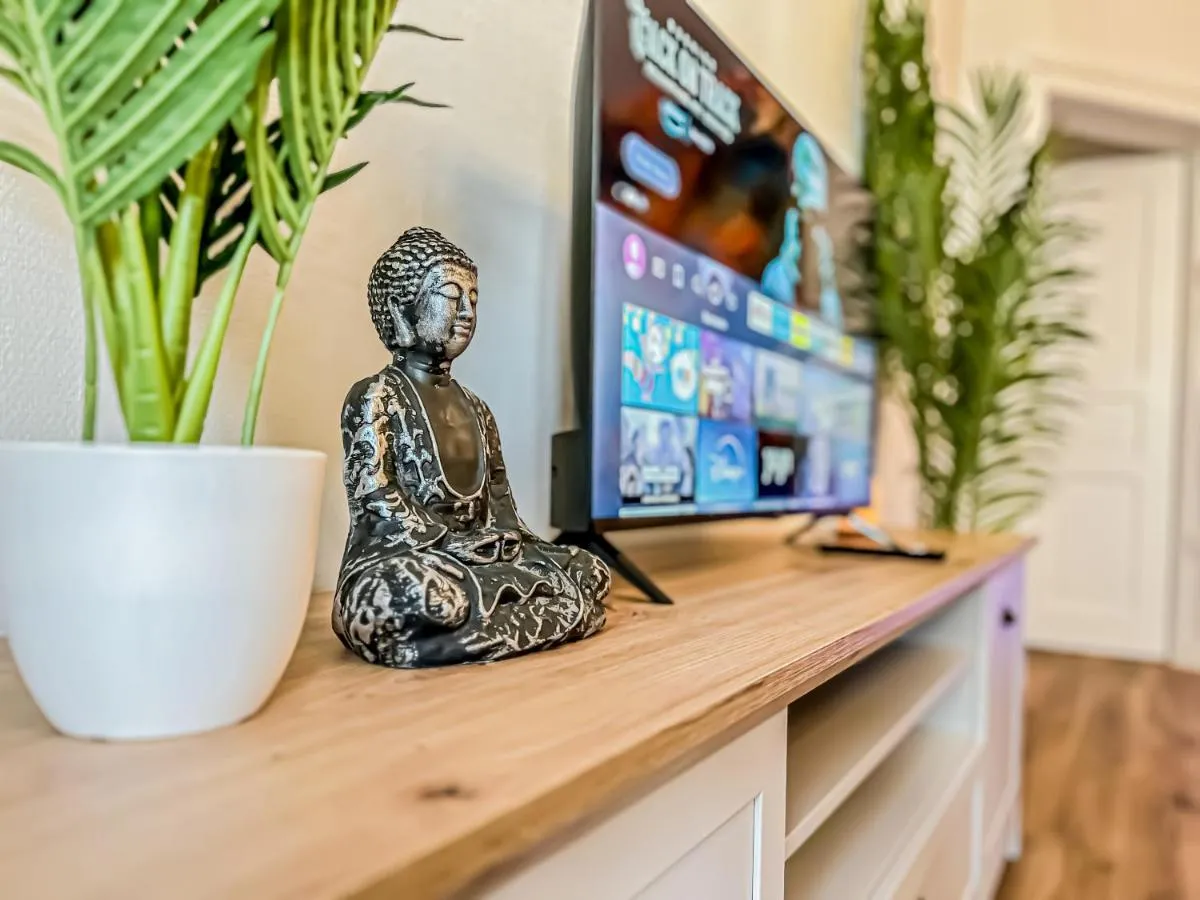 Image 4 of Große 3 Schlafzimmer Unterkunft mit Küche, Bad, Waschmaschine & Balkon am Zoo