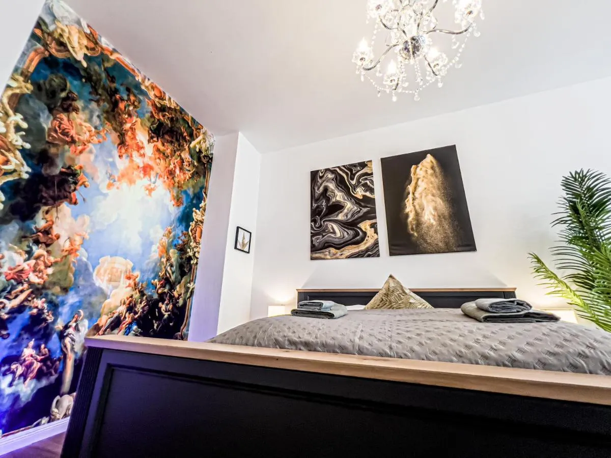 Image 2 of Große 3 Schlafzimmer Unterkunft mit Küche, Bad, Waschmaschine & Balkon am Zoo