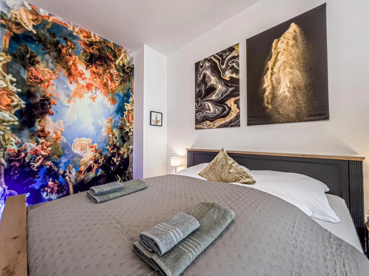 Image 3 of Große 3 Schlafzimmer Unterkunft mit Küche, Bad, Waschmaschine & Balkon am Zoo