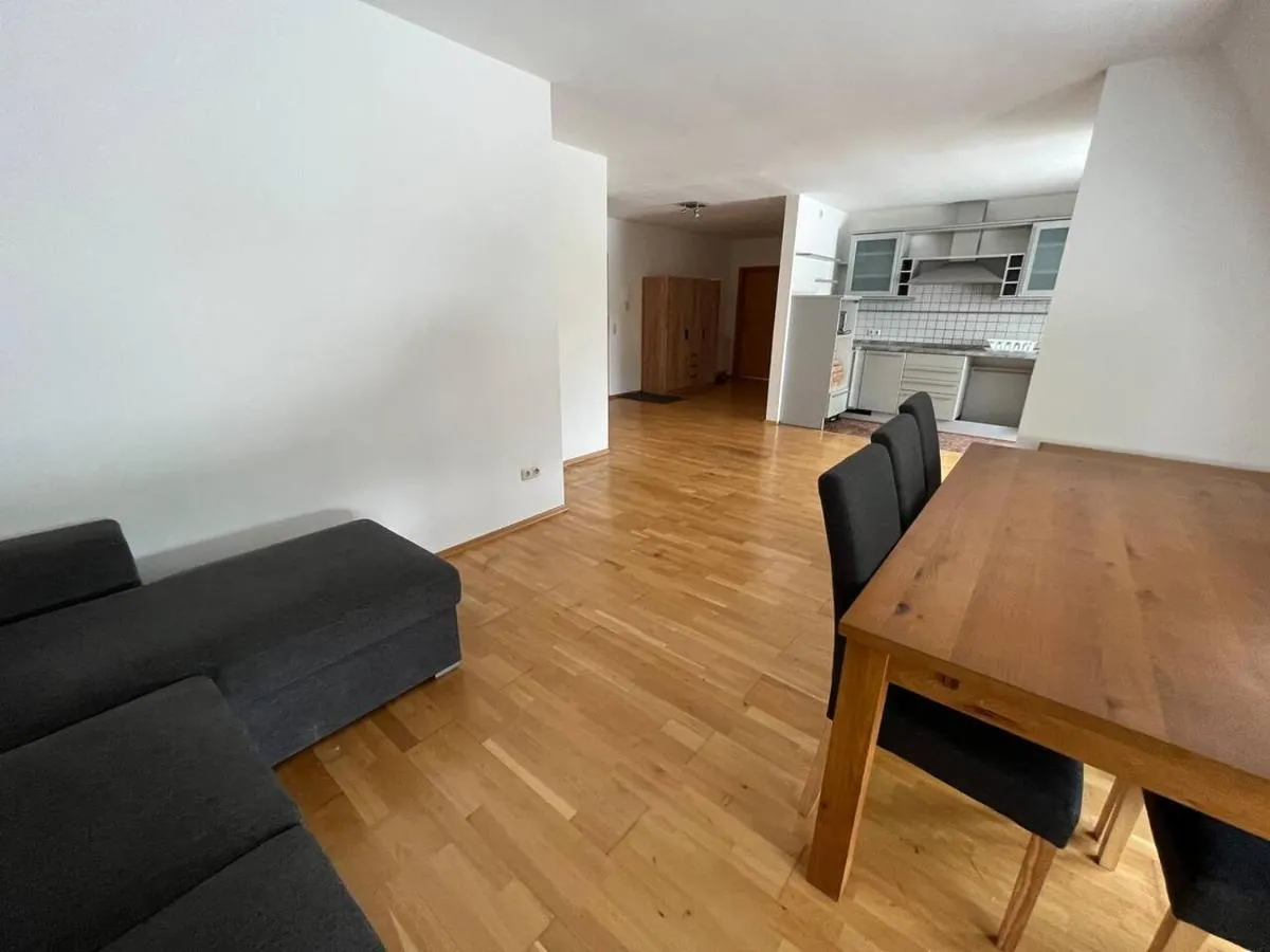 Image 1 of Großes Apartment im DG