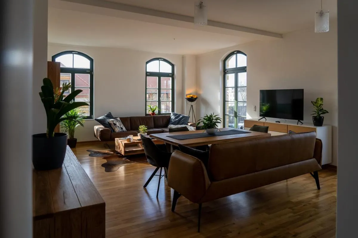 Image 4 of König Albert Residenz nahe BMW , Porsche , DHL und Messe