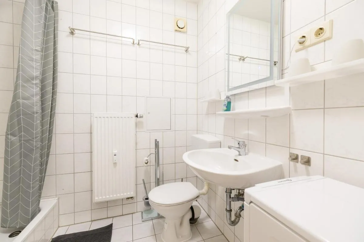 Image 2 of LeHaStays – Apartment Leipzig I 4 Einzelbetten