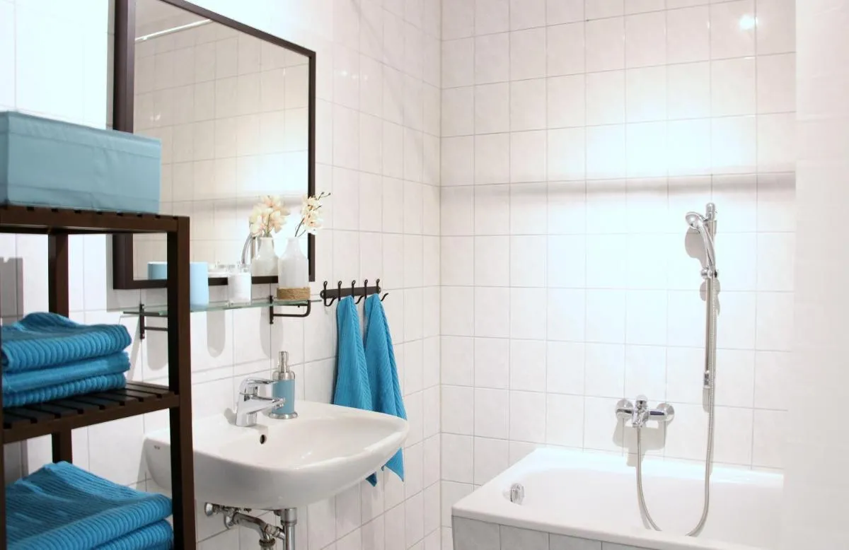 Image 2 of Leon Apartments