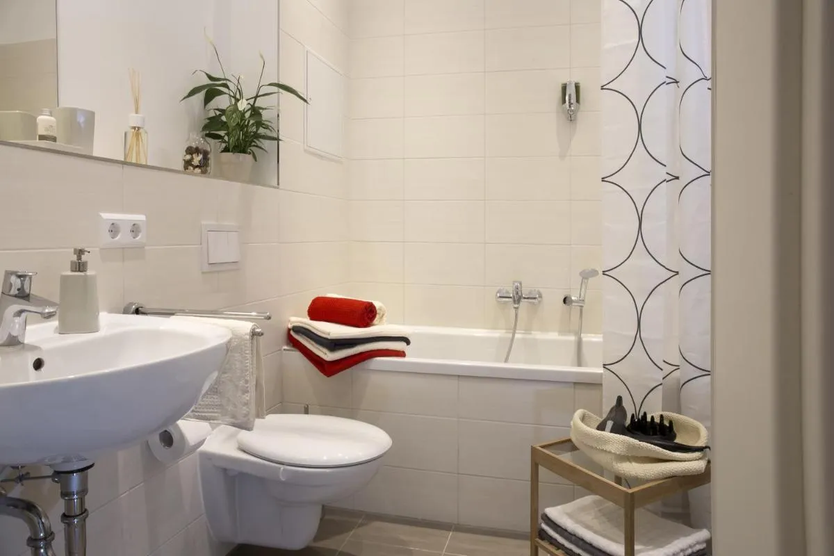 Image 2 of Leon Suite Apartments