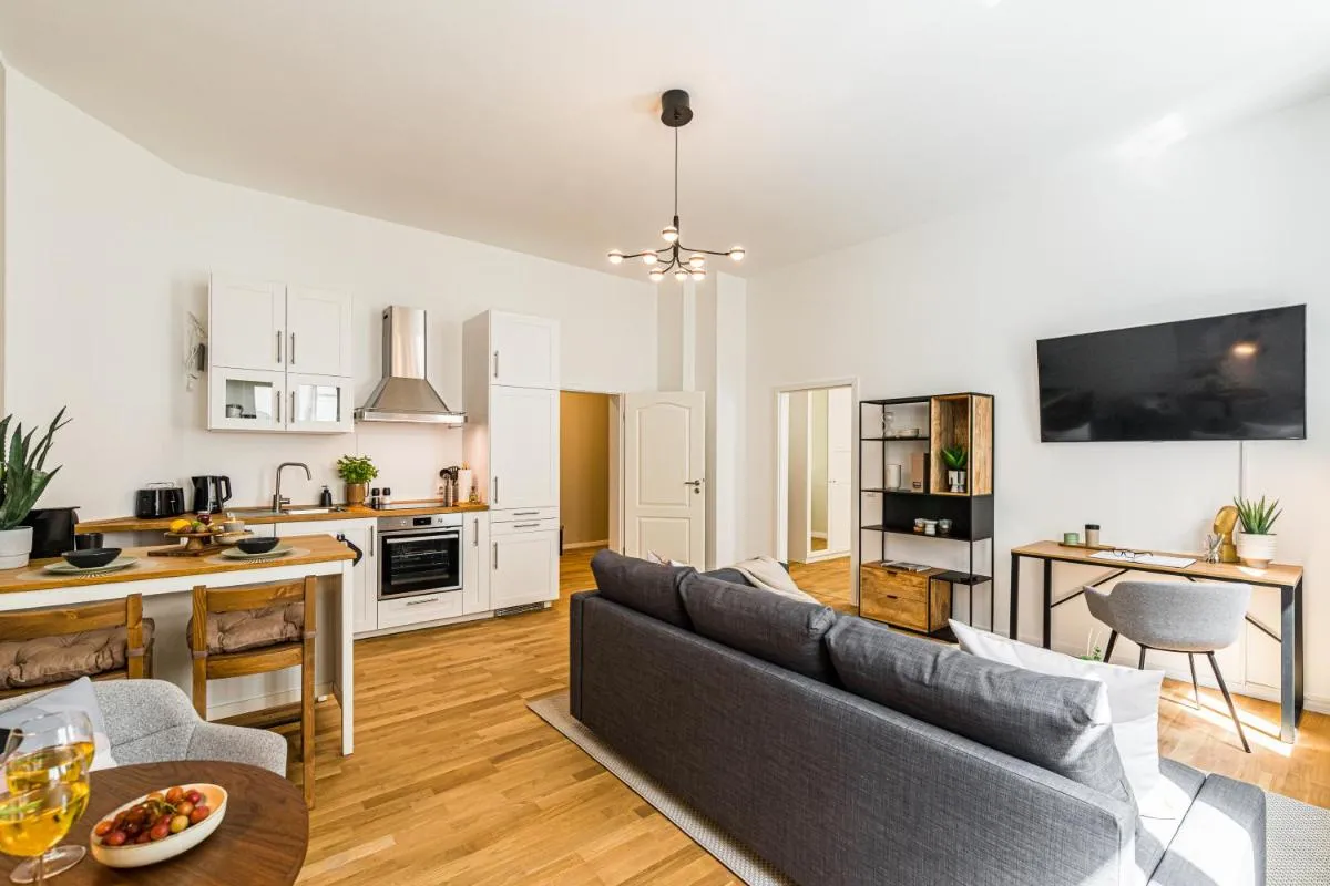 Image 2 of Luxury Style 2 Room Apartment by R&L in Centre