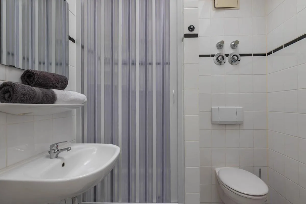 Image 2 of Parkside City Apartments No15