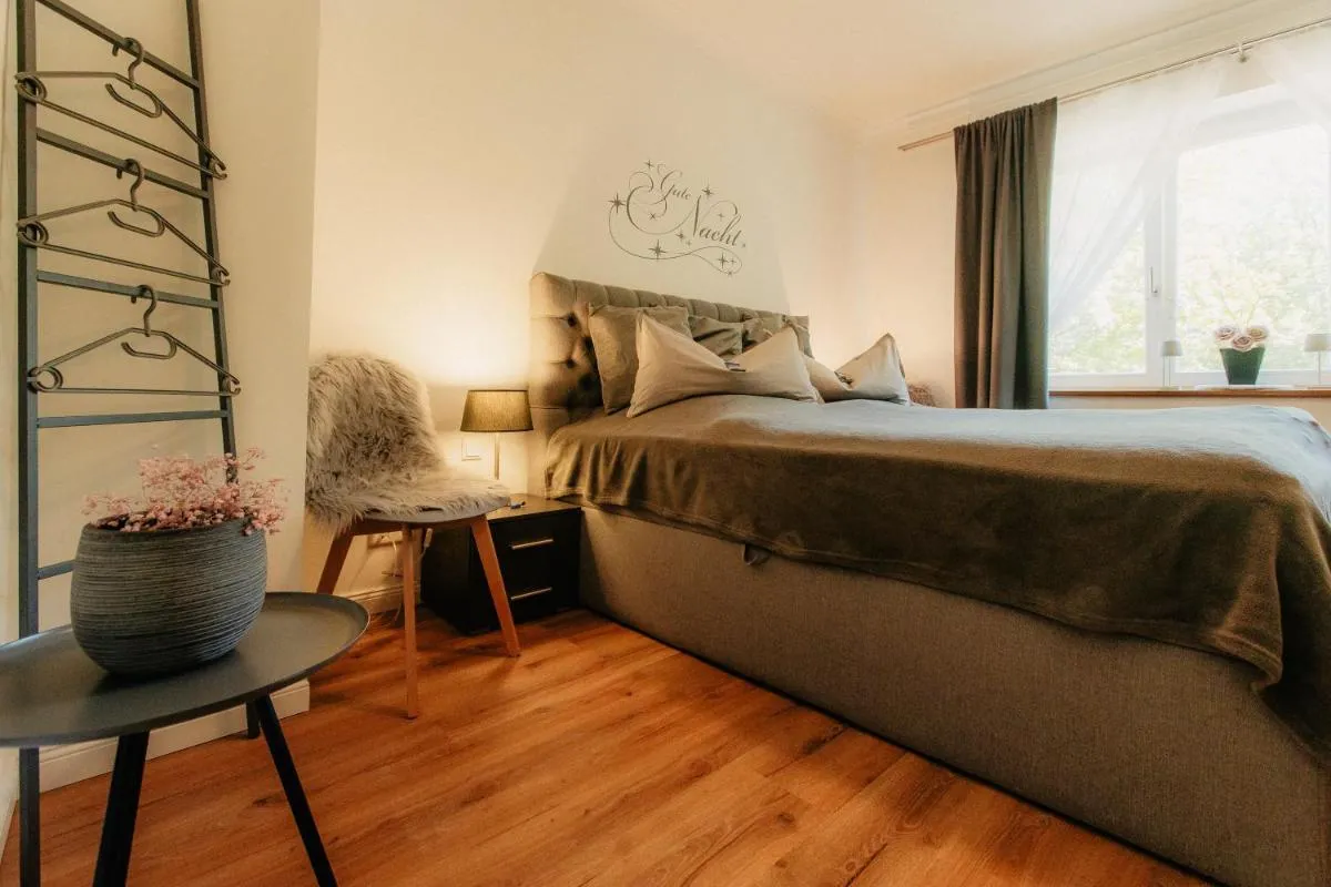 Image 6 of PauliDrei