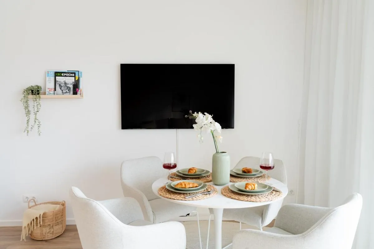 Image 4 of Premium-Apartment mit Balkon – Perfekt für Familien, Gruppen und Geschäftsreisende – ZAYA STAYS