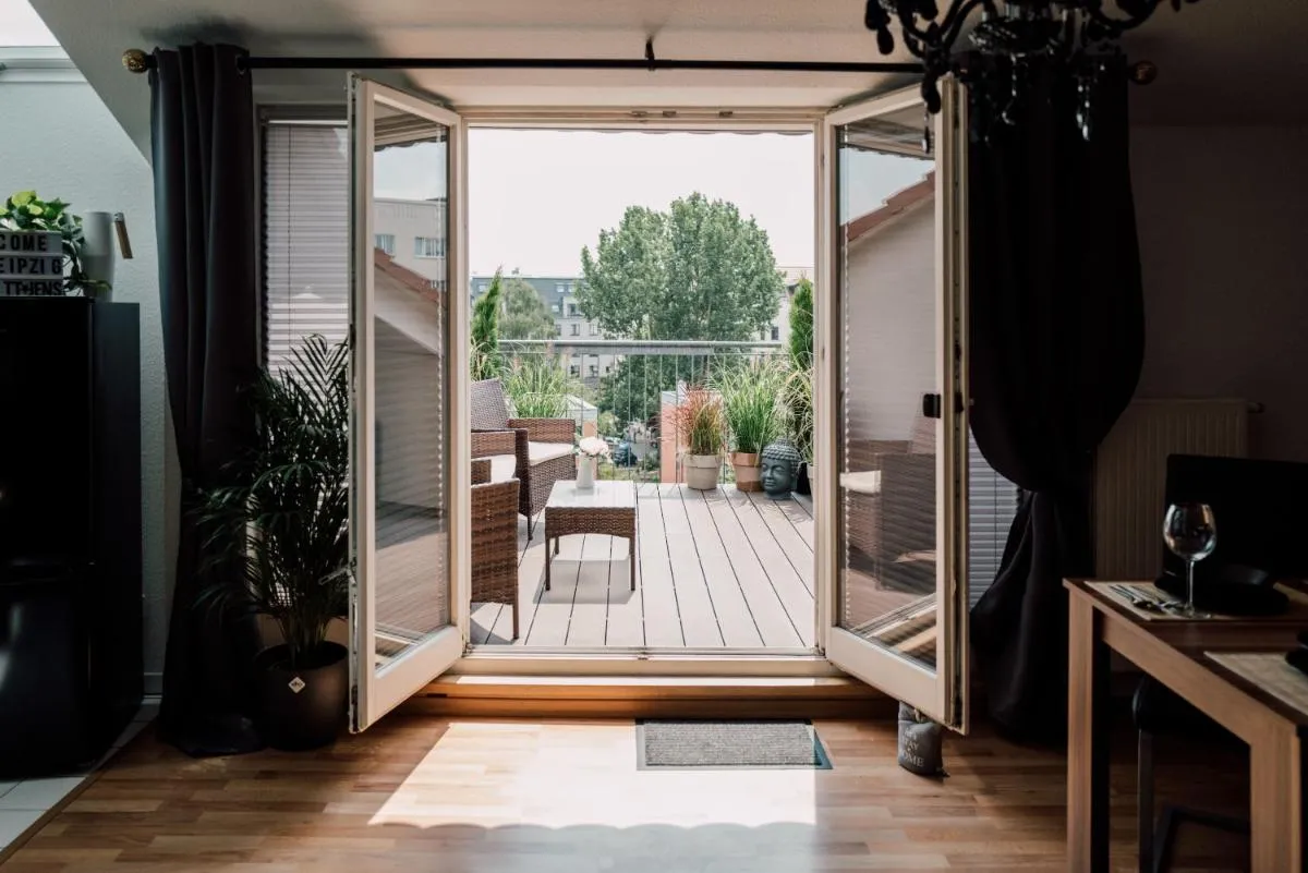 Image 5 of Rooftop Buddha Lounge – Ferienwohnung im Dachgeschoss in Leipzig mit Waschmaschine und Netflix