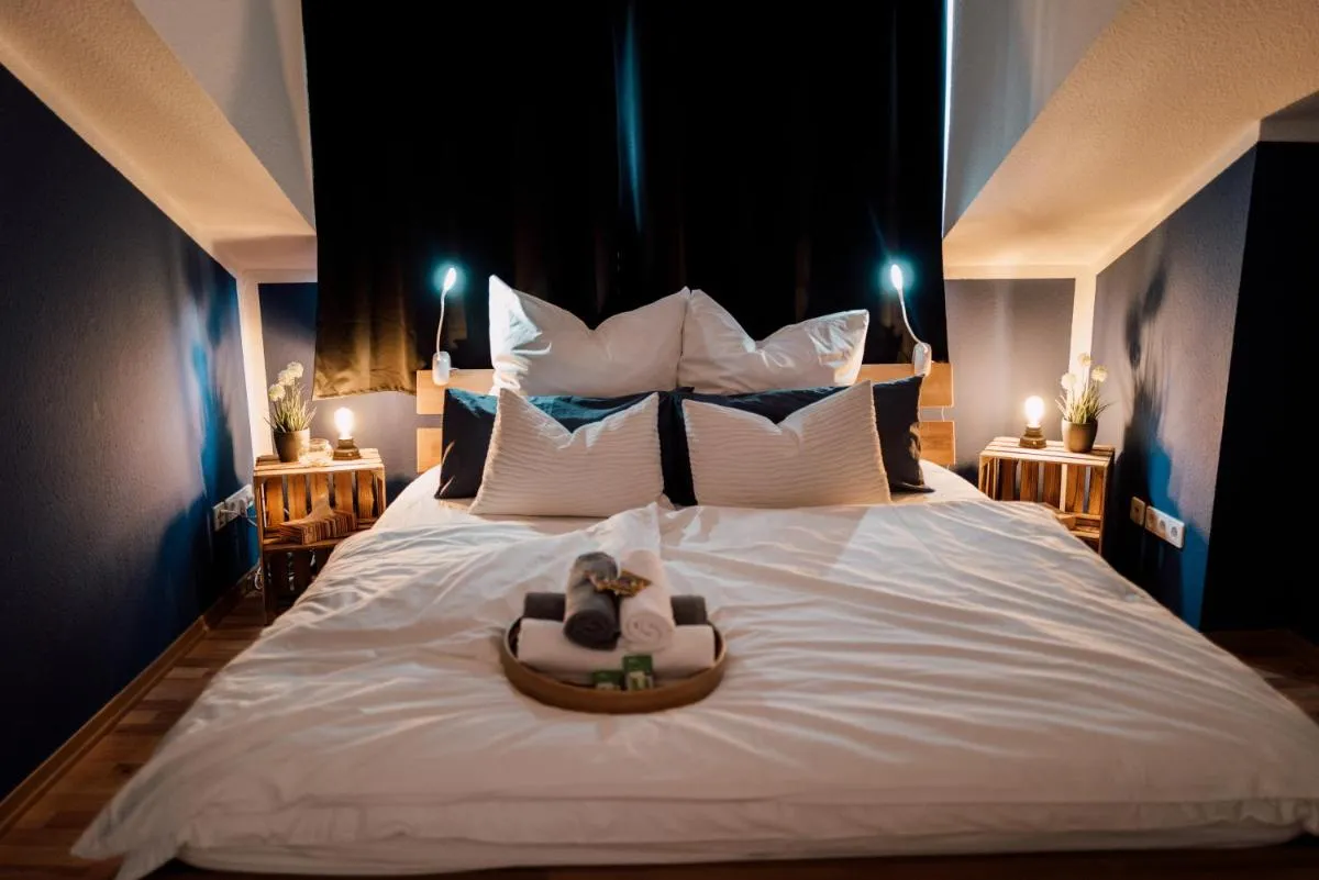 Image 1 of Rooftop Buddha Lounge – Ferienwohnung im Dachgeschoss in Leipzig mit Waschmaschine und Netflix