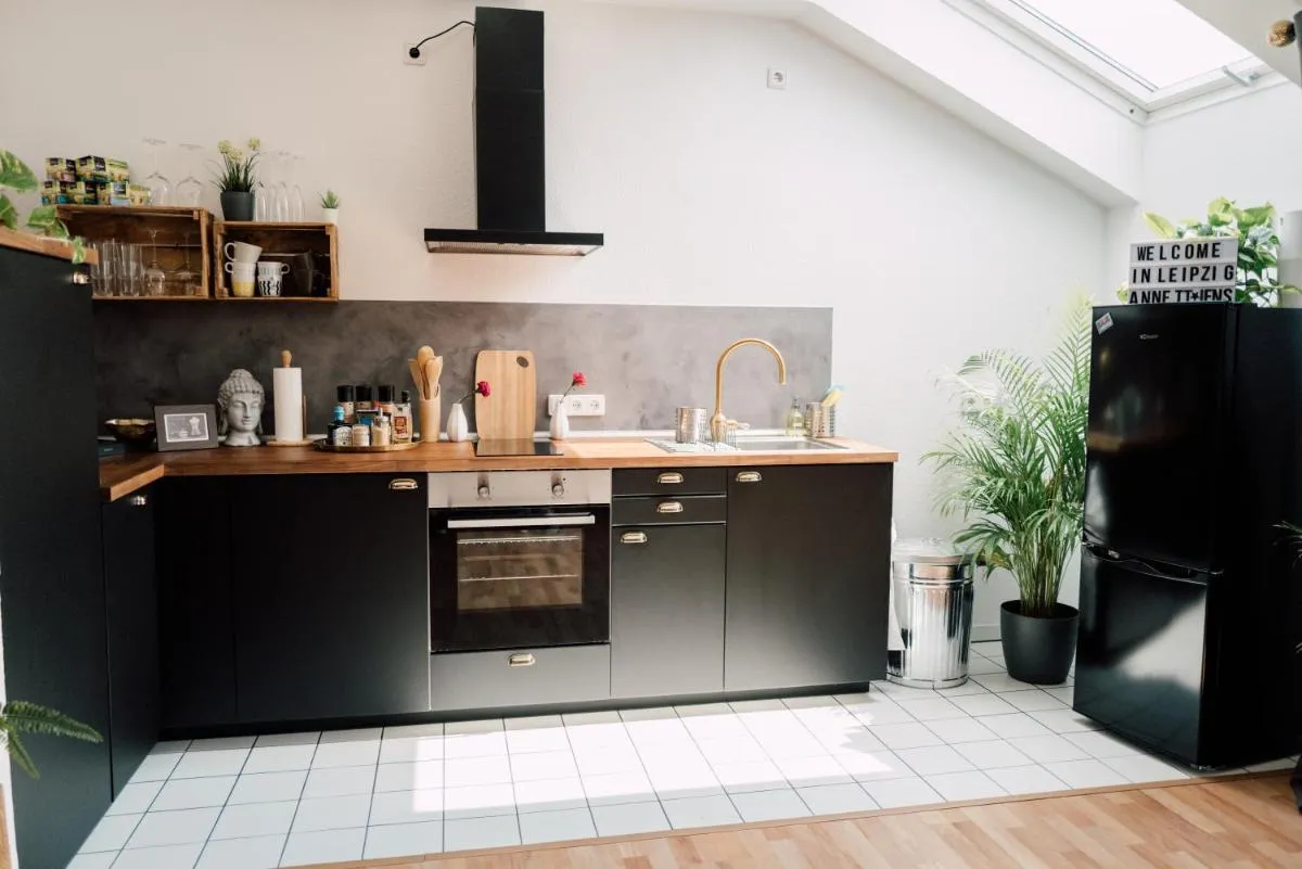 Image 6 of Rooftop Buddha Lounge – Ferienwohnung im Dachgeschoss in Leipzig mit Waschmaschine und Netflix
