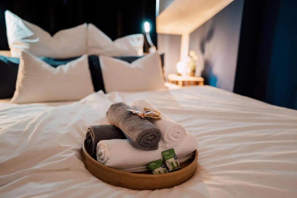 Image 2 of Rooftop Buddha Lounge – Ferienwohnung im Dachgeschoss in Leipzig mit Waschmaschine und Netflix