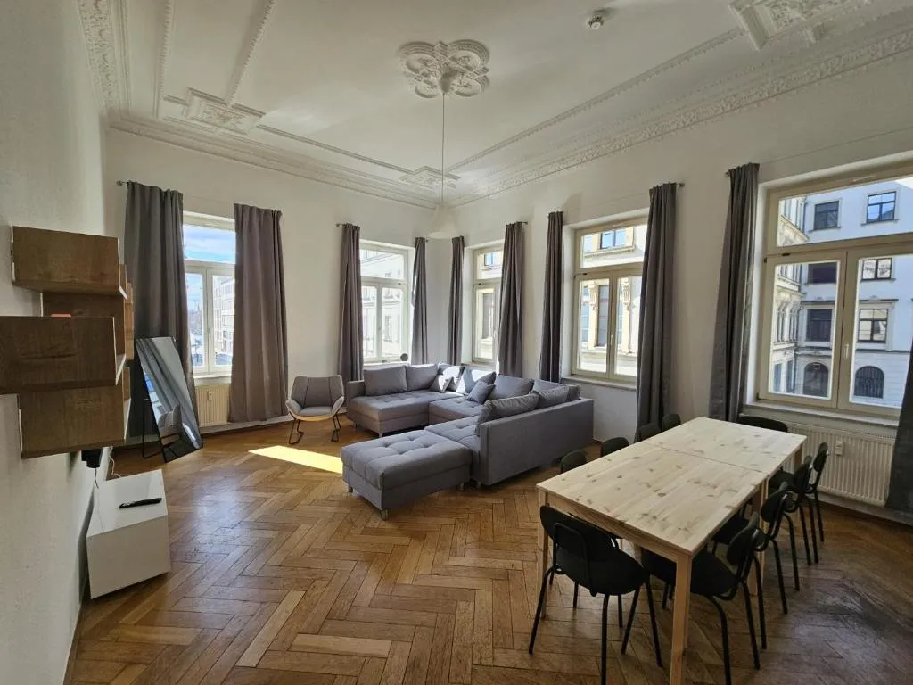 Image of Sehr große Unterkunft mit 6 Schlafzimmern, Küche, Bad und großem Wohnzimmer im Herzen von Leipzig