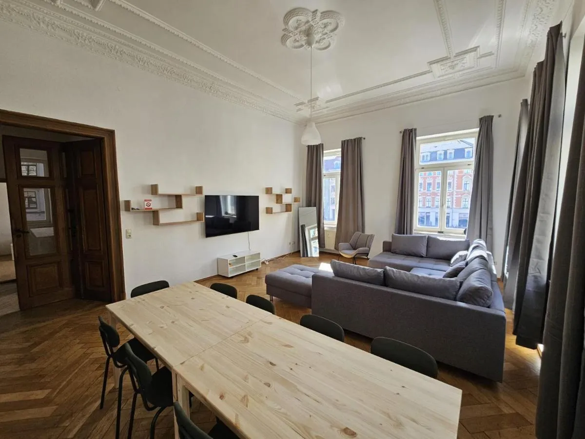 Image 4 of Sehr große Unterkunft mit 6 Schlafzimmern, Küche, Bad und großem Wohnzimmer im Herzen von Leipzig