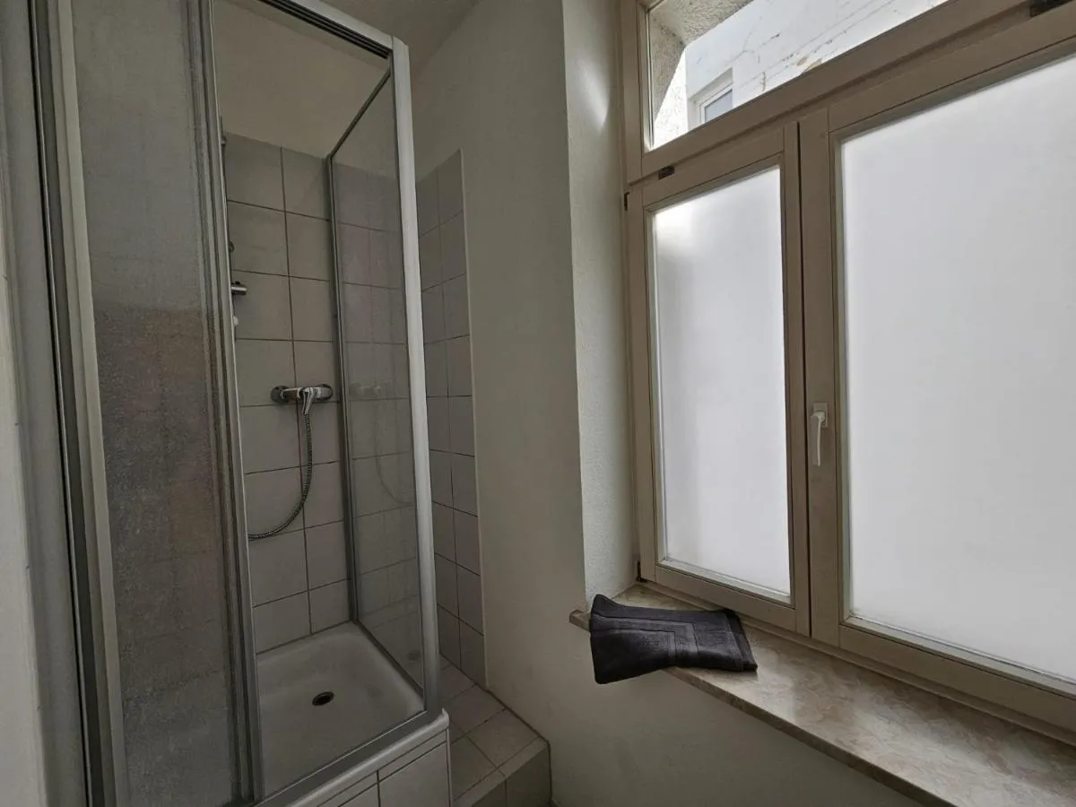 Image 6 of Sehr große Unterkunft mit 6 Schlafzimmern, Küche, Bad und großem Wohnzimmer im Herzen von Leipzig