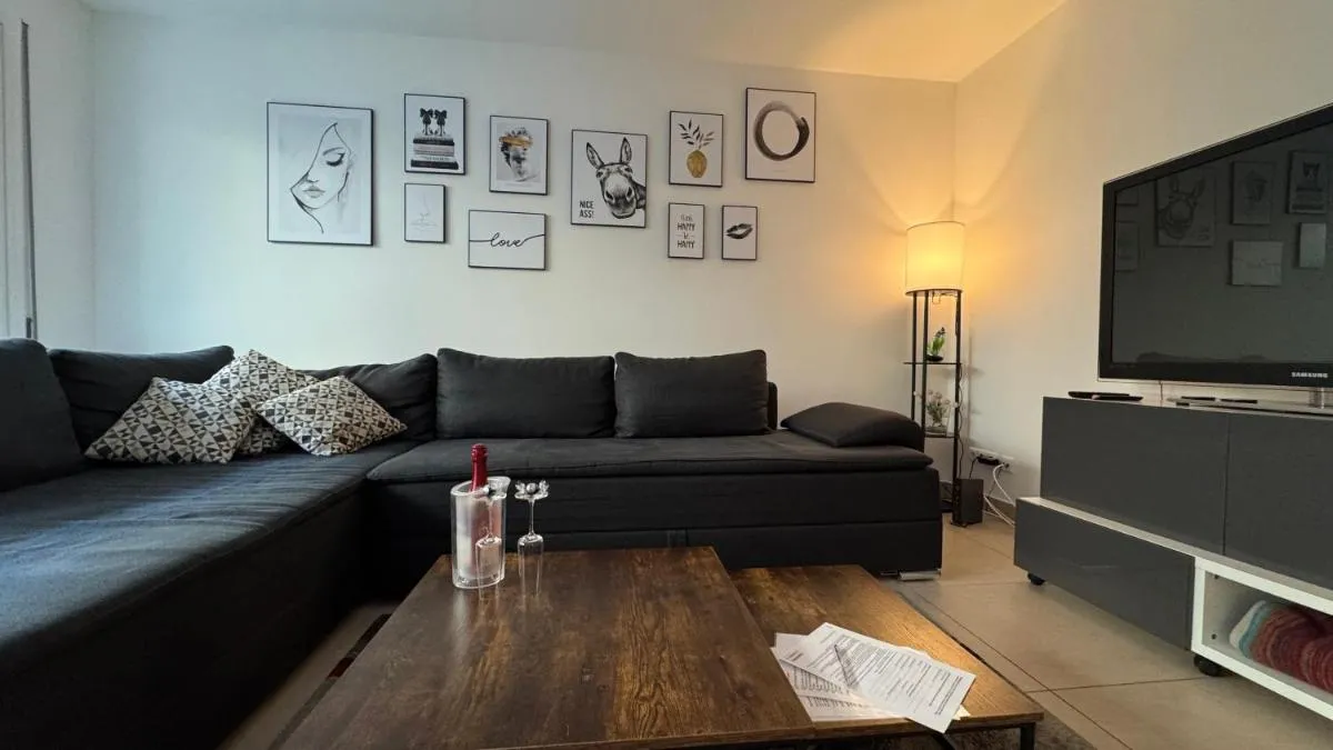 Image 4 of Sonnige Wohnung im Zentrum mit Terrasse u Tiefgarage – Netflix & Prime