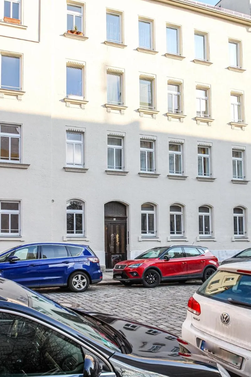 Image 6 of Spacious flat close to center