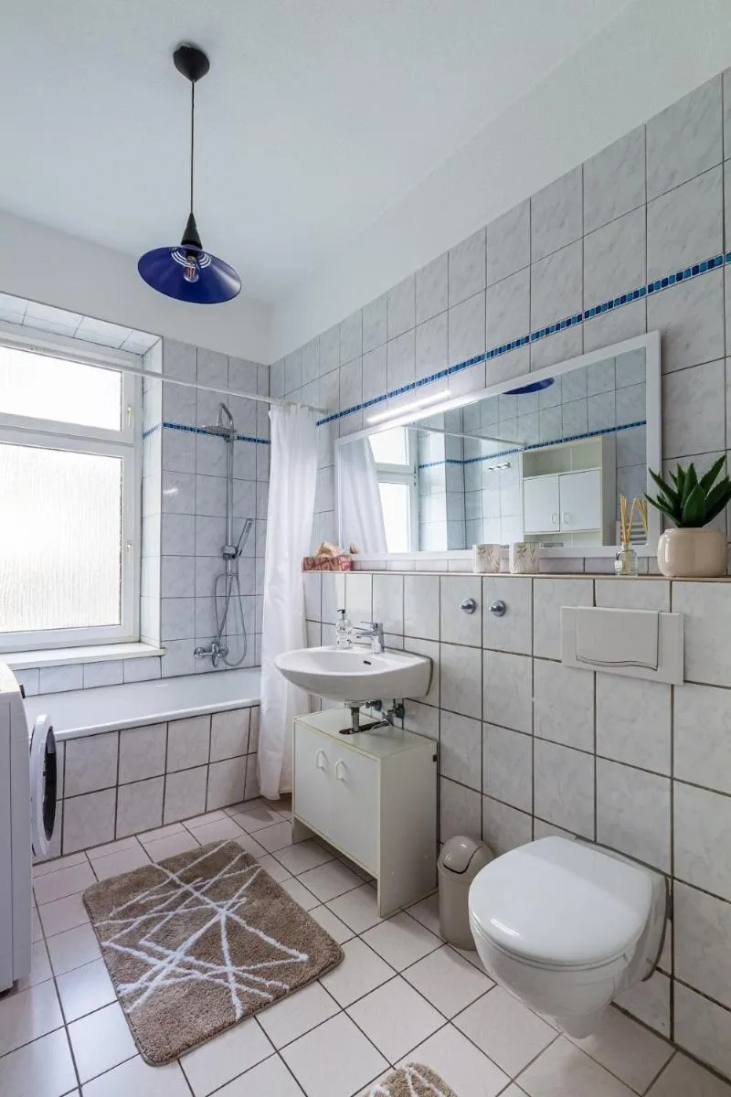 Image 4 of Spacious flat close to center