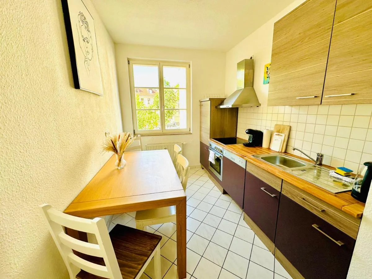 Image 3 of Stötteritz Holiday Apartment – 3 Rooms – 6 People – 5 beds – Balcony – Great public transport 11 minutes to the city