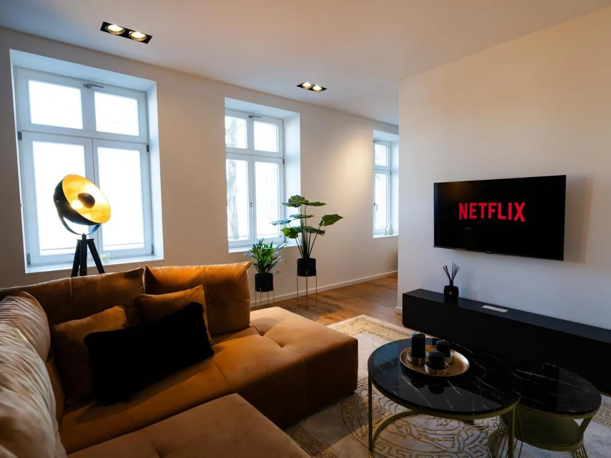 Image 4 of Studio 180