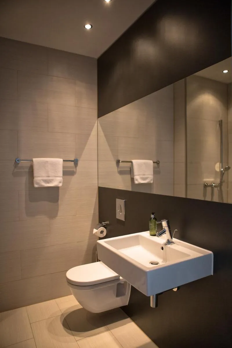 Image 3 of Studio 44