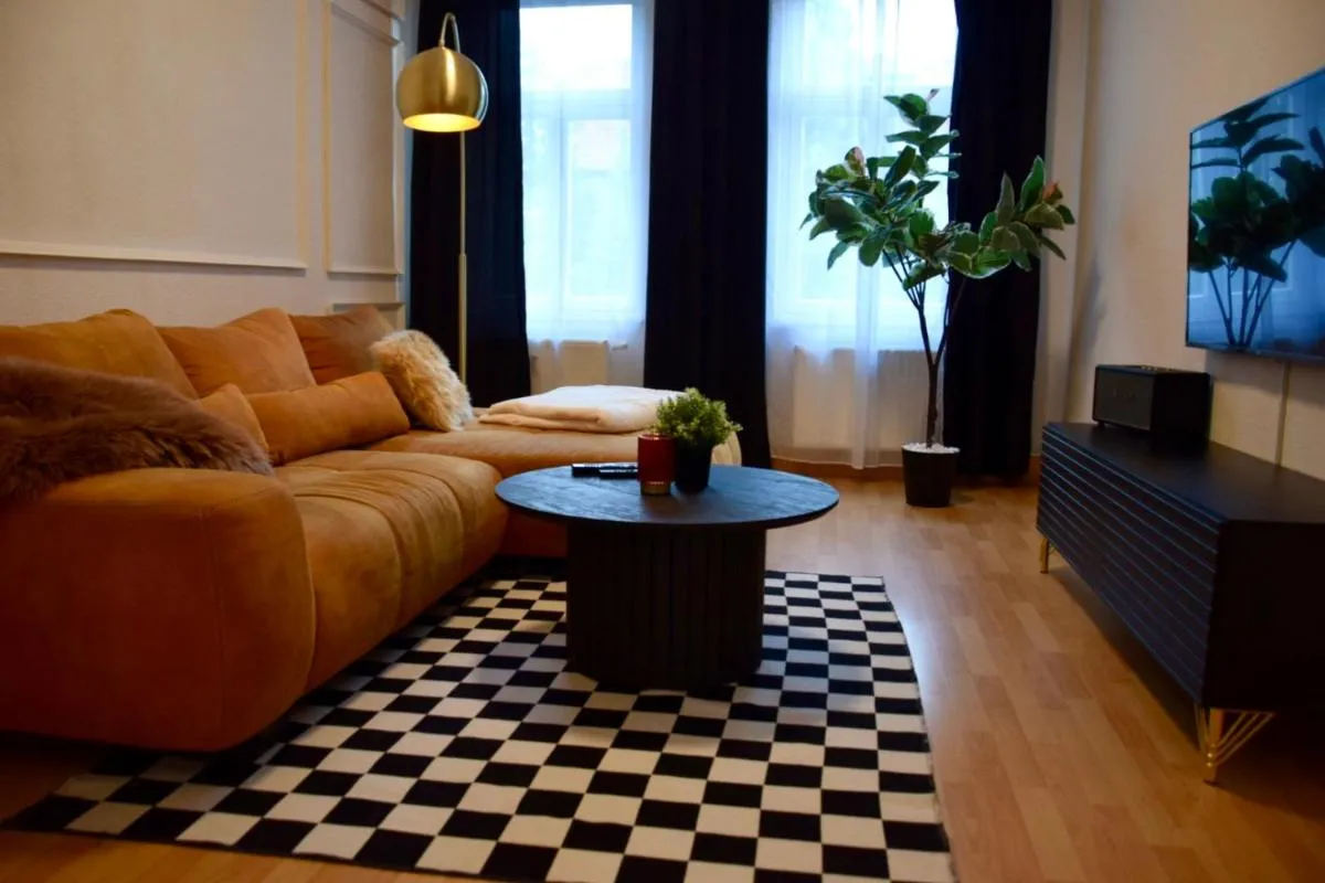 Image 1 of charmanter Altbau in Schleußig mit Balkon