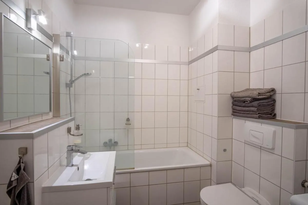 Image 2 of feelgoodflats DESIGN Apartment in city center, central station close with Netflix und workplace