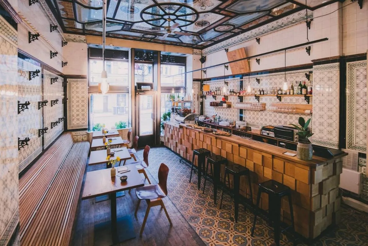 Image 3 of theleaf – design apartment & café